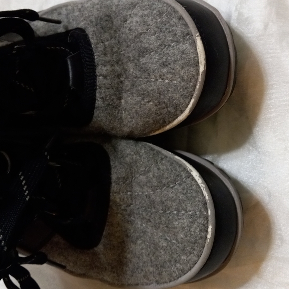 SOREL Women's Ankle Boots Black/Gray Faux Fur Trim Sz 6.5 Lace Up Waterproof - Picture 2 of 11
